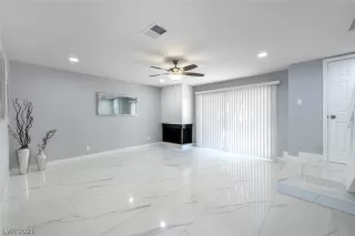 Photo #5: 2302506 Listing