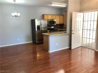 Photo #3: 2302567 Listing