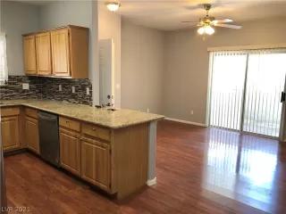 Photo #4: 2302567 Listing