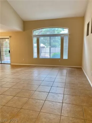 Photo #2: 2302569 Listing 