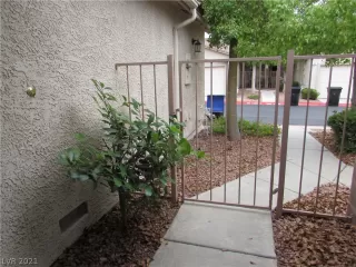 Photo #3: 2302593 Listing 