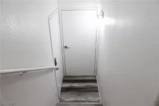 Photo #2: 2302599 Listing