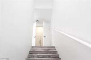 Photo #3: 2302599 Listing