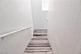 Photo #4: 2302599 Listing