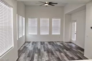 Photo #5: 2302599 Listing