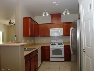 Photo #2: 2302652 Listing 