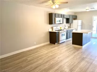 Photo #4: 2302669 Listing 