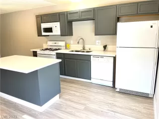 Photo #5: 2302669 Listing 