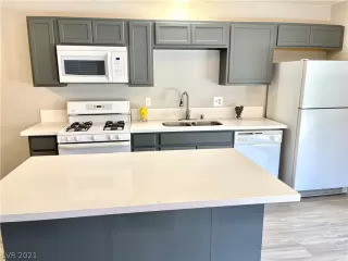 Photo #6: 2302669 Listing 