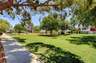 Photo #5: 2302681 Listing