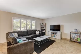 Photo #6: 2302681 Listing