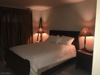 Photo #5: 2302688 Listing