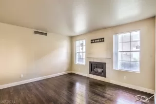 Photo #4: 2302695 Listing