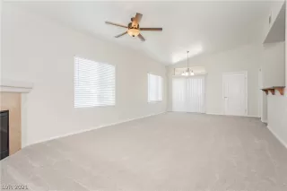 Photo #5: 2302699 Listing