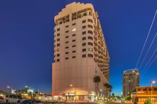 Photo #4: 2302706 Listing