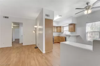 Photo #5: 2302746 Listing