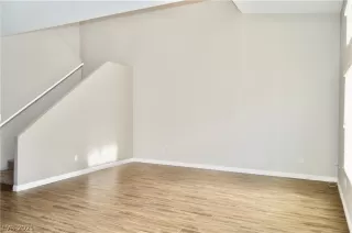 Photo #2: 2302757 Listing 