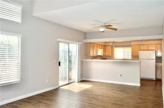 Photo #4: 2302757 Listing 
