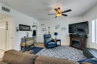 Photo #3: 2302761 Listing