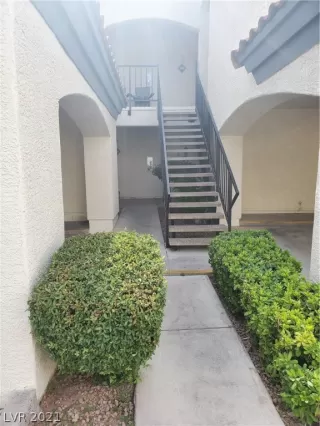 Photo #3: 2302806 Listing