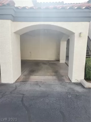 Photo #5: 2302806 Listing