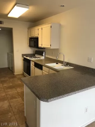 Photo #4: 2302808 Listing 