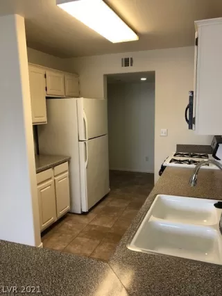 Photo #5: 2302808 Listing 