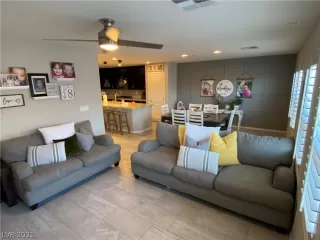 Photo #3: 2302812 Listing