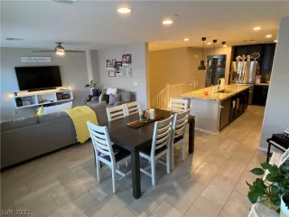 Photo #4: 2302812 Listing