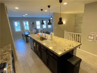 Photo #5: 2302812 Listing