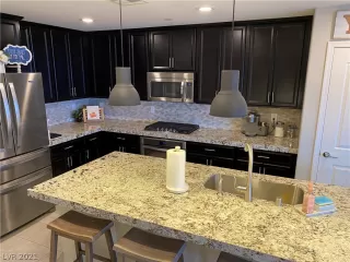 Photo #6: 2302812 Listing