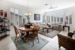 Photo #5: 2302817 Listing 