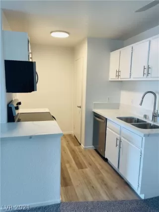 Photo #3: 2302856 Listing