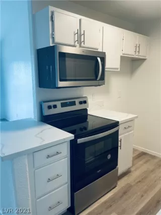 Photo #4: 2302856 Listing