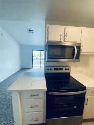 Photo #5: 2302856 Listing