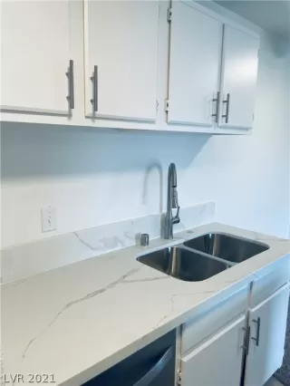 Photo #6: 2302856 Listing