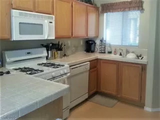 Photo #3: 2302866 Listing 