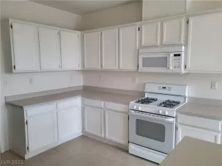 Photo #2: 2302881 Listing 