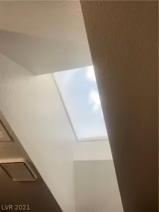 Photo #6: 2302882 Listing