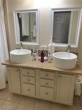 Photo #2: 2302883 Listing