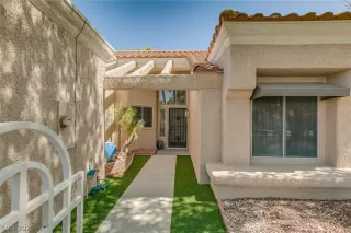 Photo #3: 2302884 Listing