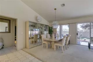 Photo #4: 2302884 Listing