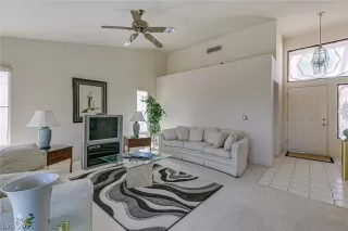 Photo #6: 2302884 Listing