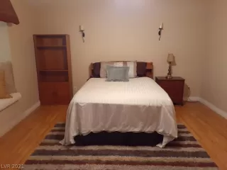 Photo #5: 2302908 Listing 