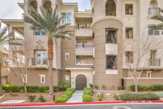 Photo #4: 2302917 Listing