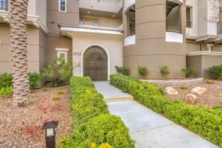 Photo #5: 2302917 Listing