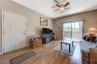 Photo #5: 2302918 Listing 