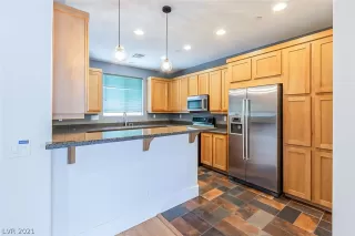 Photo #4: 2302943 Listing