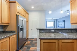 Photo #6: 2302943 Listing