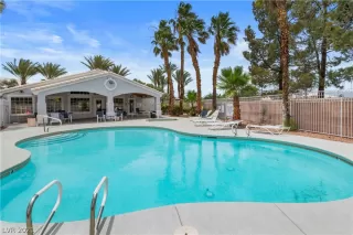 Photo #2: 2302947 Listing